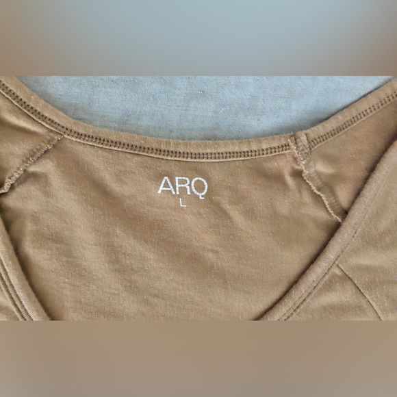🐪 ARQ bodysuit in camel L - Picture 2 of 6
